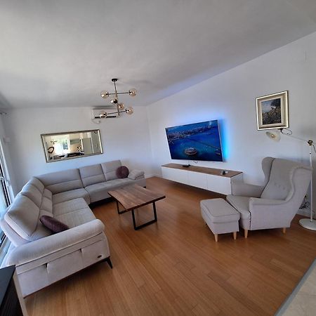 Sea Stone Apartment Подстрана Екстериор снимка