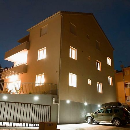 Sea Stone Apartment Подстрана Екстериор снимка