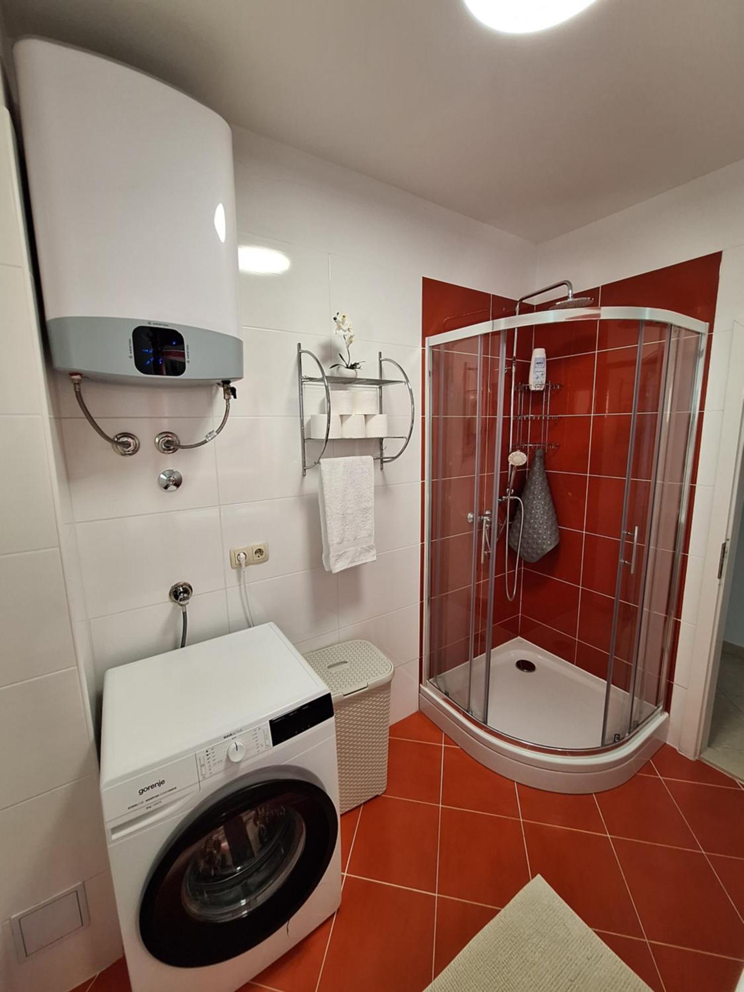 Sea Stone Apartment Подстрана Екстериор снимка