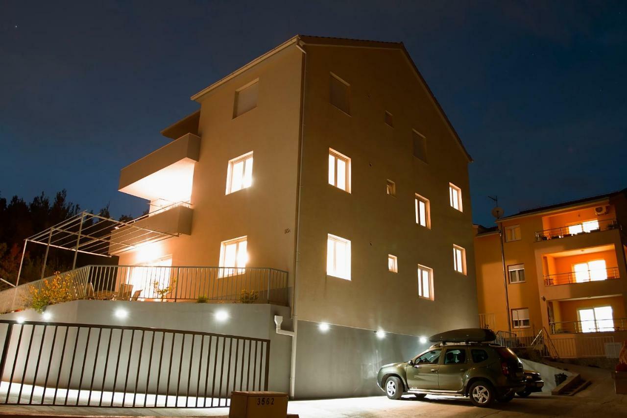Sea Stone Apartment Подстрана Екстериор снимка