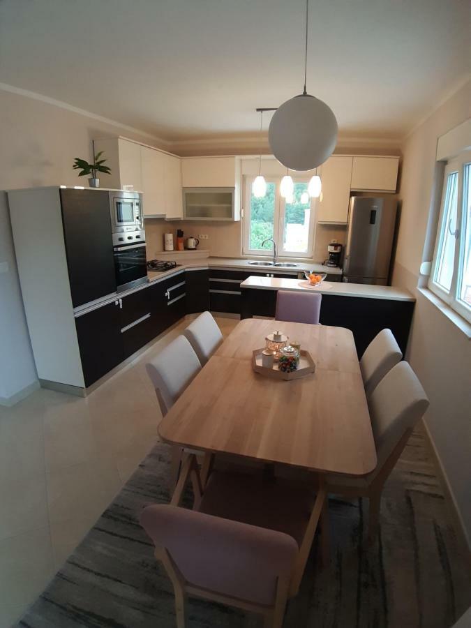 Sea Stone Apartment Подстрана Екстериор снимка